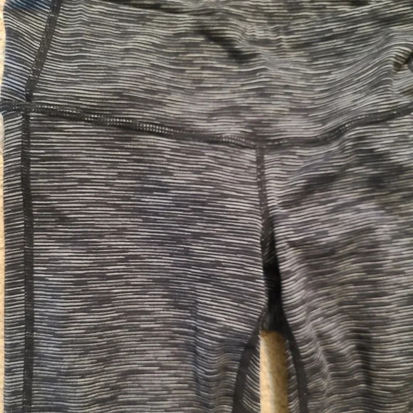 Athleta Energy chaturanga Capri pants - Picture 4 of 7